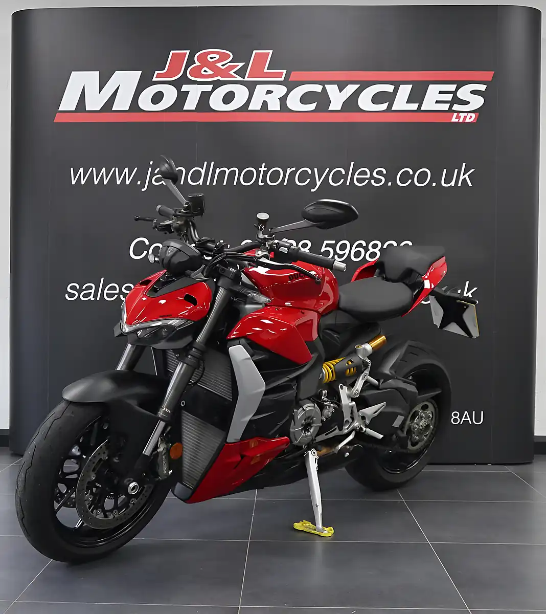 Used 2024 Ducati Streetfighter V2 Red - Interior and Exterior details 5