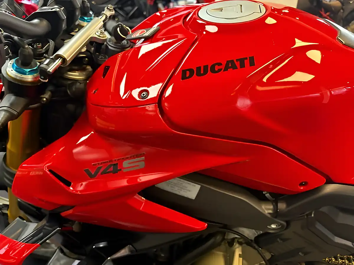 Used 2024 Ducati Streetfighter V4 S Red - Interior and Exterior details 14