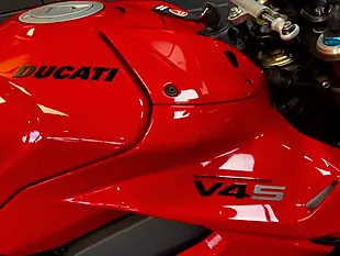 Used 2024 Ducati Streetfighter V4 S Red - Interior and Exterior details 15
