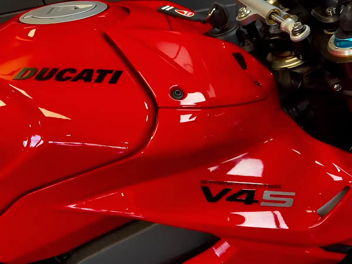 Used 2024 Ducati Streetfighter V4 S Red - Interior and Exterior details 15