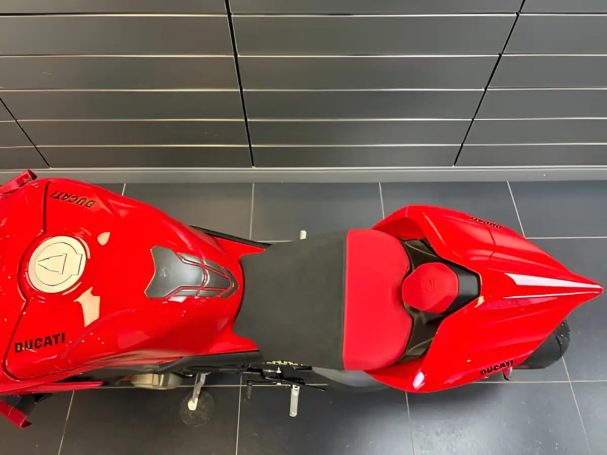 Used 2024 Ducati Streetfighter V4 S Red - Interior and Exterior details 17