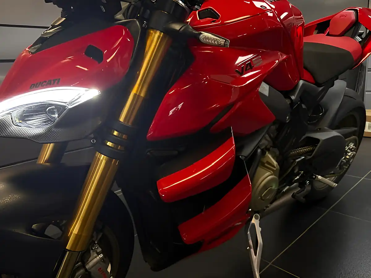 Used 2024 Ducati Streetfighter V4 S Red - Interior and Exterior details 8