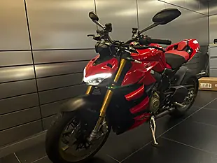Used 2024 Ducati Streetfighter V4 S Red - Interior and Exterior details 9