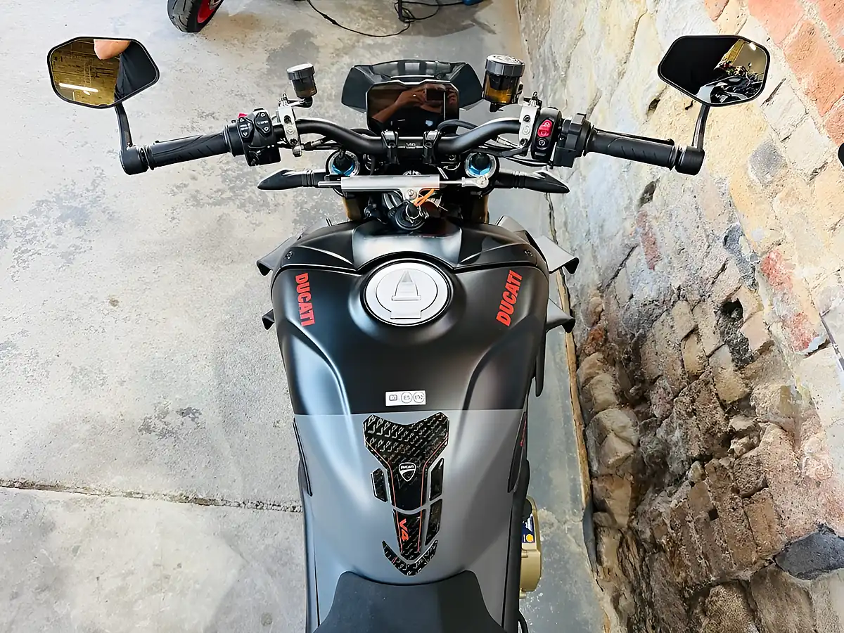 Used 2024 Ducati Streetfighter V4S Evo 2 Grey - Interior and Exterior details 19