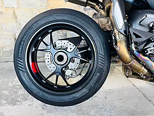 Used 2024 Ducati Streetfighter V4S Evo 2 Grey - Interior and Exterior details 8