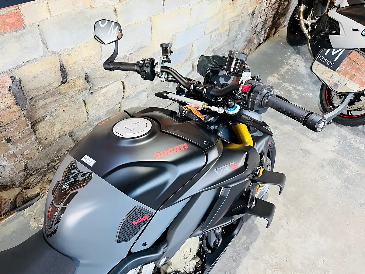 Used 2024 Ducati Streetfighter V4S Evo 2 Grey - Interior and Exterior details 9