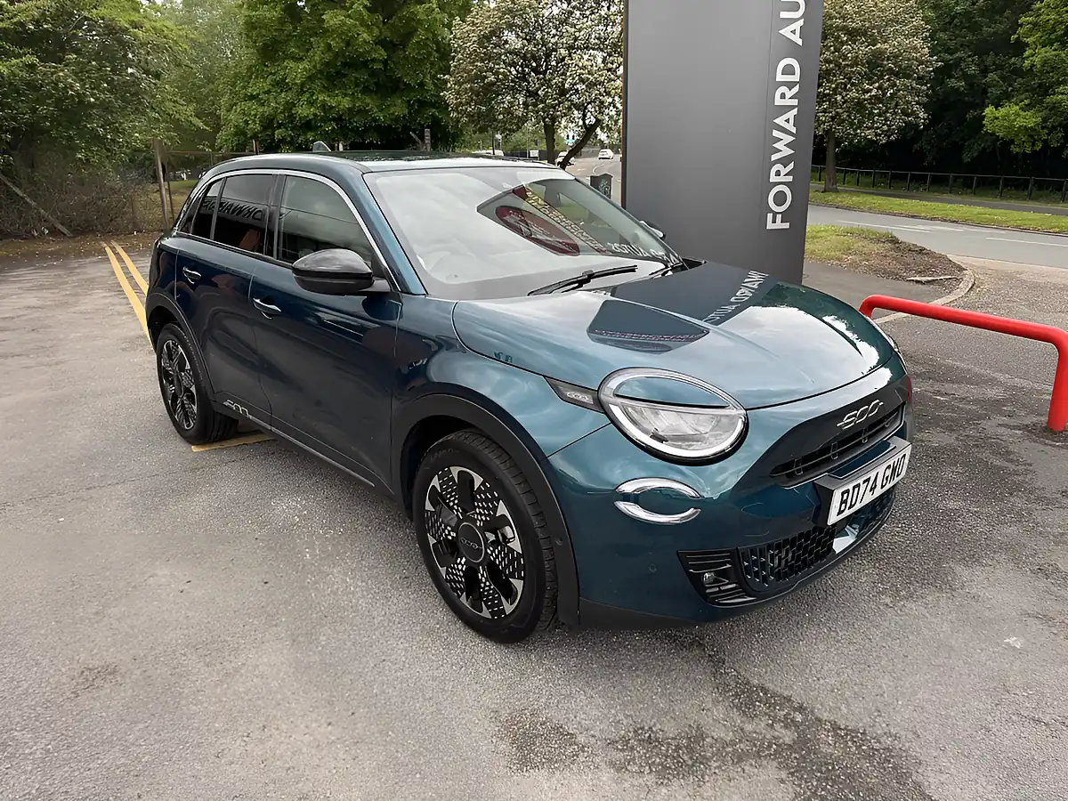 Used 2024 Fiat 600 La Prima 5DR Green - Front View
