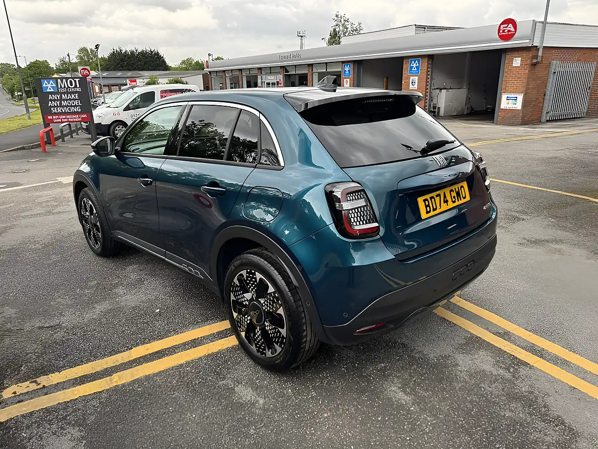 Used 2024 Fiat 600 La Prima 5DR Green - Interior and Exterior details 9