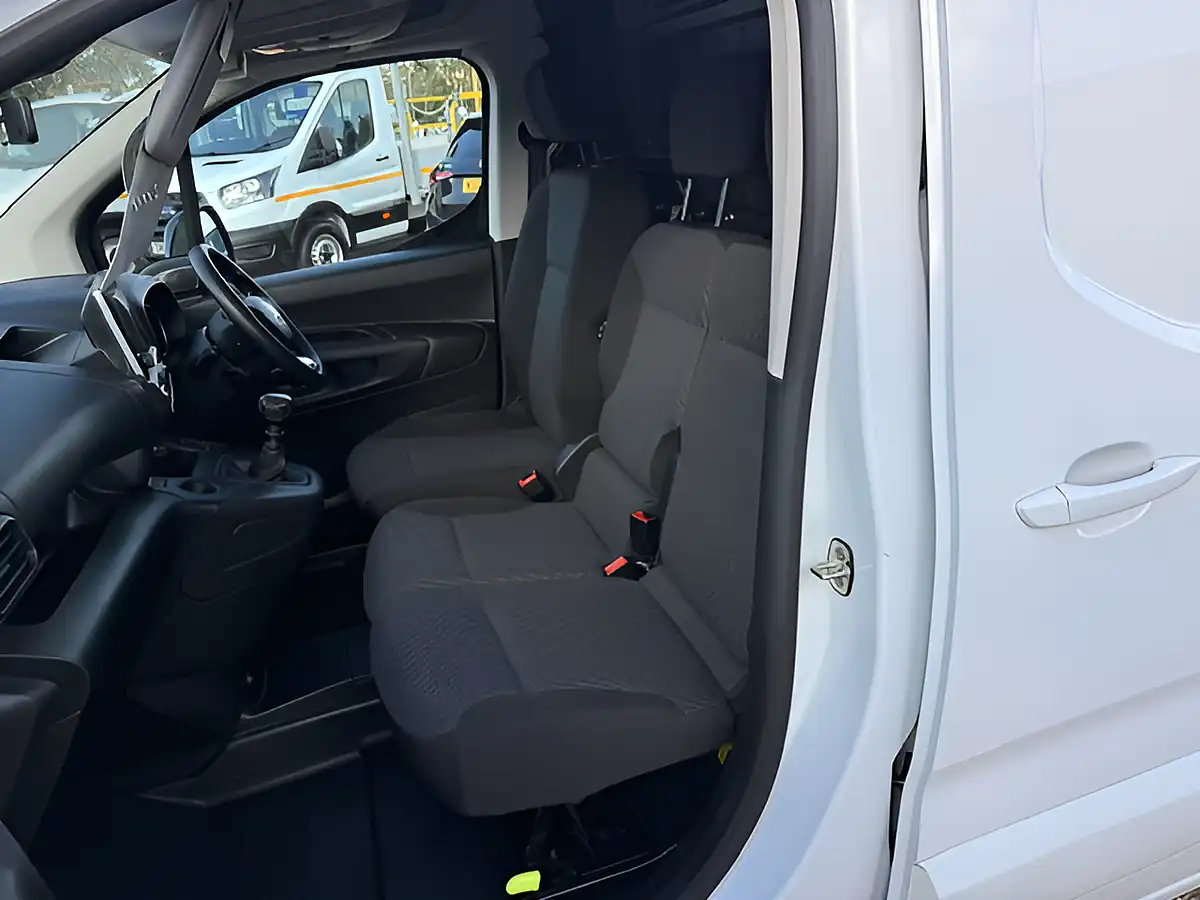 Used 2024 Fiat Doblo Maxi Professional L2 Lwb White - Interior and Exterior details 11
