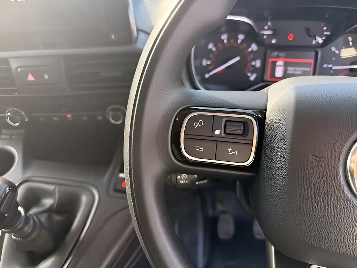 Used 2024 Fiat Doblo Maxi Professional L2 Lwb White - Interior and Exterior details 17
