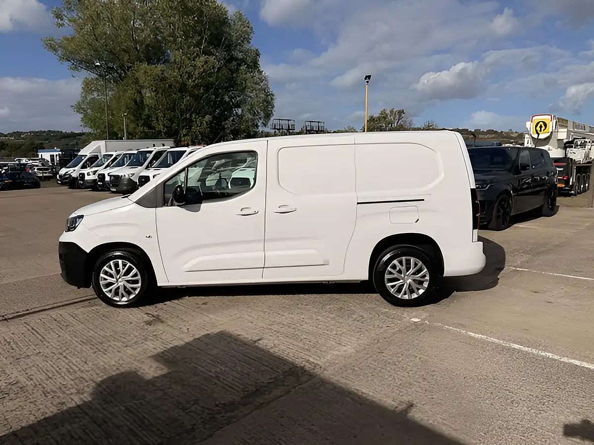 Used 2024 Fiat Doblo Maxi Professional L2 Lwb White - Interior and Exterior details 8
