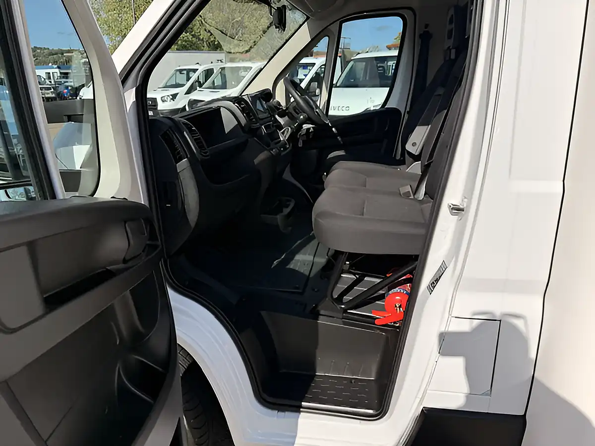 Used 2024 Fiat Ducato Business Edition Maxi Lo Loader Luton White - Interior and Exterior details 13