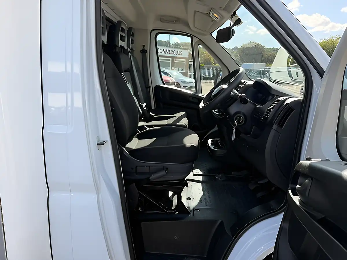 Used 2024 Fiat Ducato Business Edition Maxi Lo Loader Luton White - Interior and Exterior details 14
