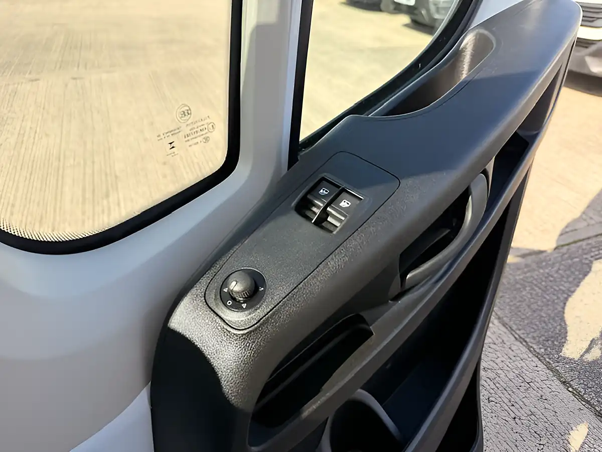 Used 2024 Fiat Ducato Business Edition Maxi Lo Loader Luton White - Interior and Exterior details 20