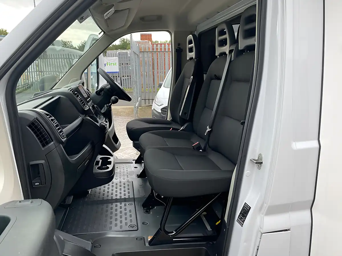 Used 2024 Fiat Ducato Low Loader Luton White - Interior and Exterior details 14