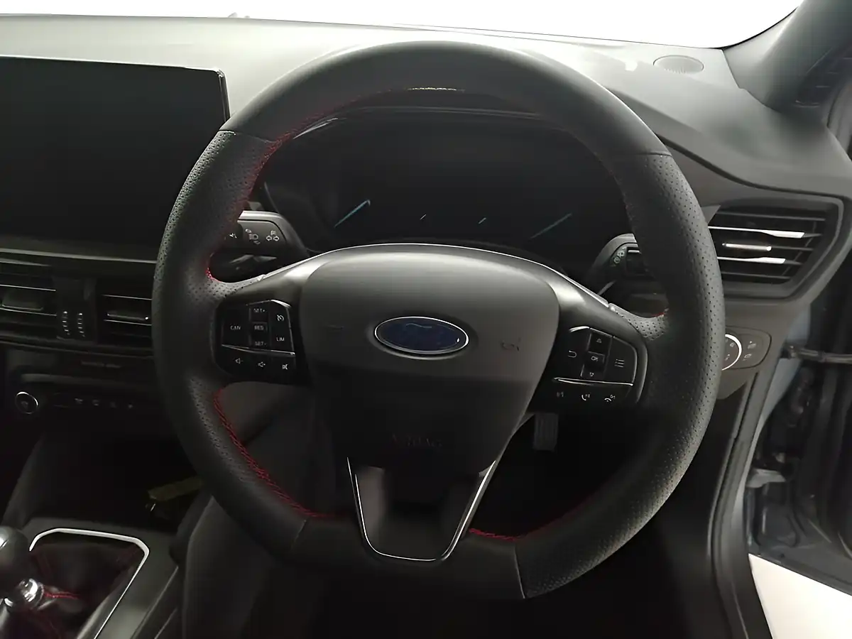 Used 2024 Ford Focus ST-Line Grey - Interior and Exterior details 7