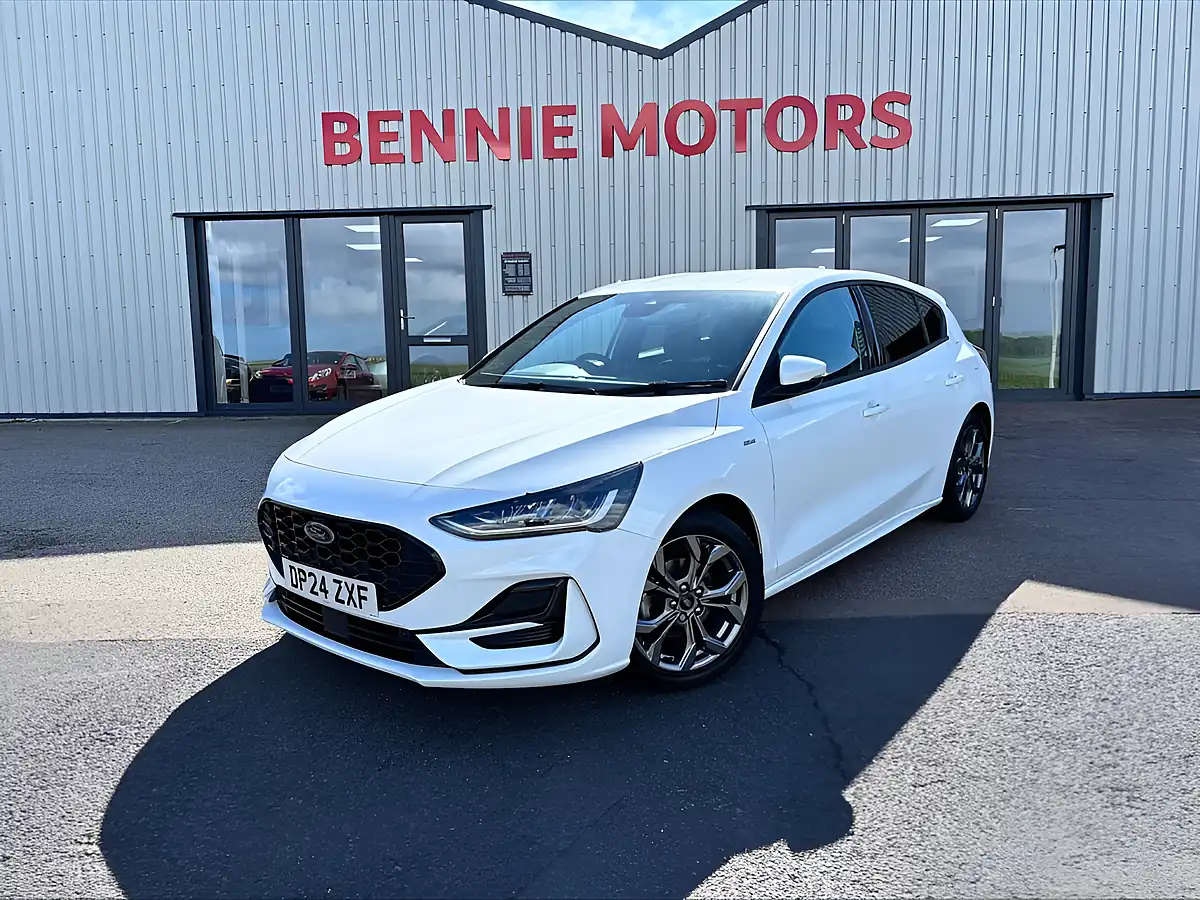 Used 2024 Ford Focus ST-Line White - Front View