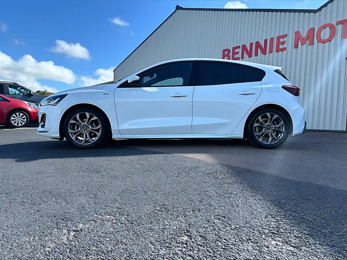 Used 2024 Ford Focus ST-Line White - Interior and Exterior details 10
