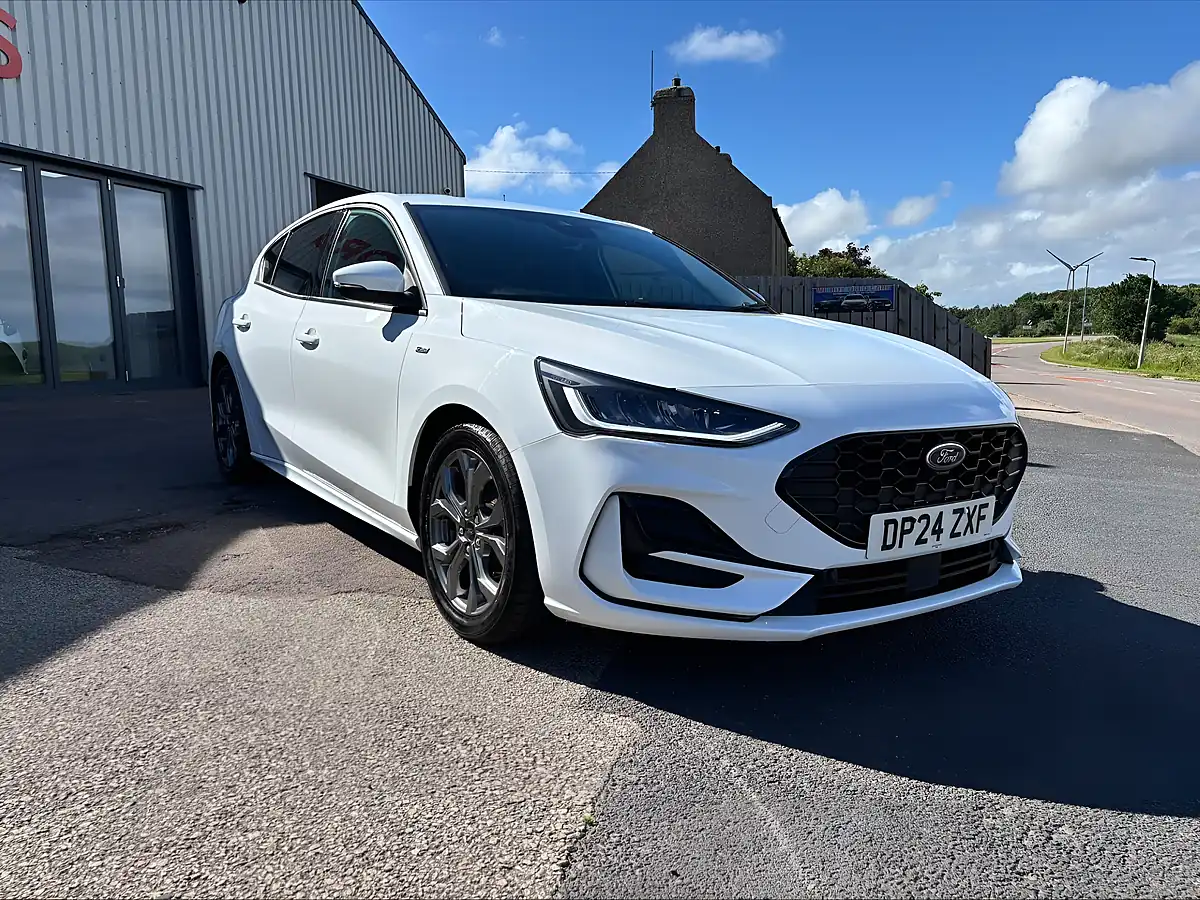 Used 2024 Ford Focus ST-Line White - Interior and Exterior details 7