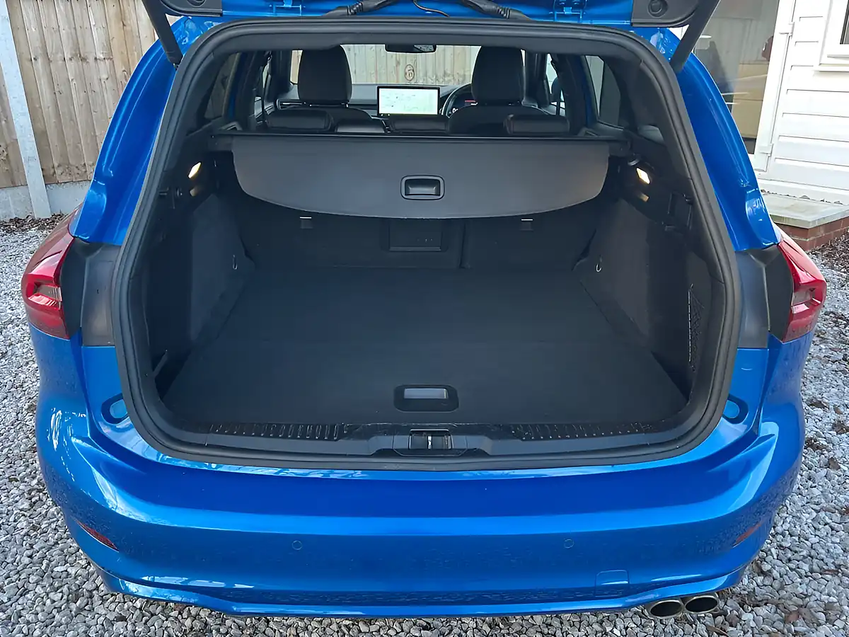 Used 2024 Ford Focus ST-Line X Blue - Interior and Exterior details 12