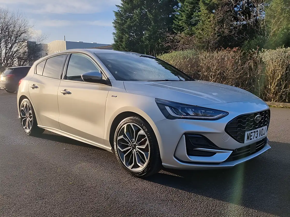 Used 2024 Ford Focus ST-Line X Silver - Front View