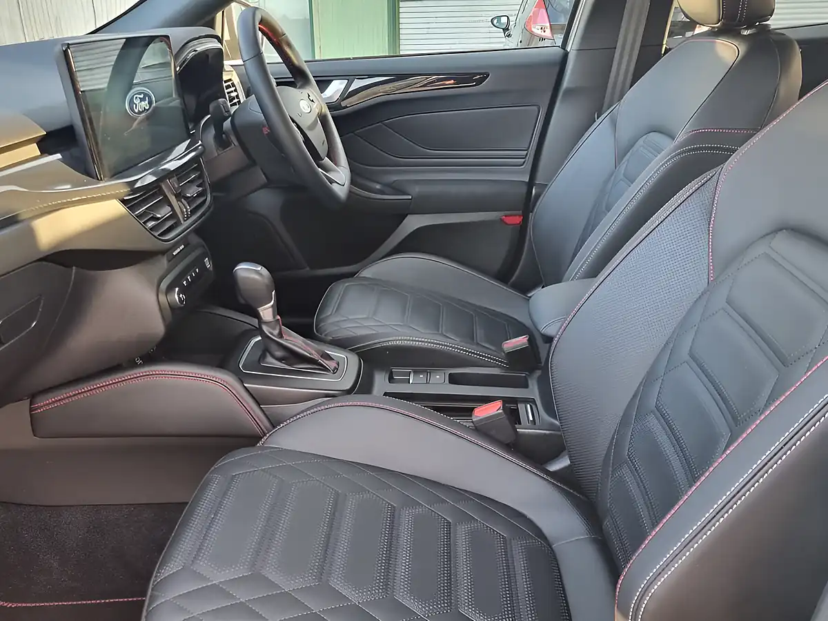 Used 2024 Ford Focus ST-Line X Silver - Interior and Exterior details 7