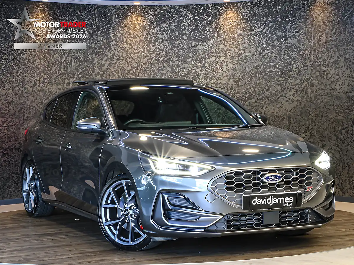 Used 2024 Ford Focus ST Magnetic (exclusive Colour) - Front View