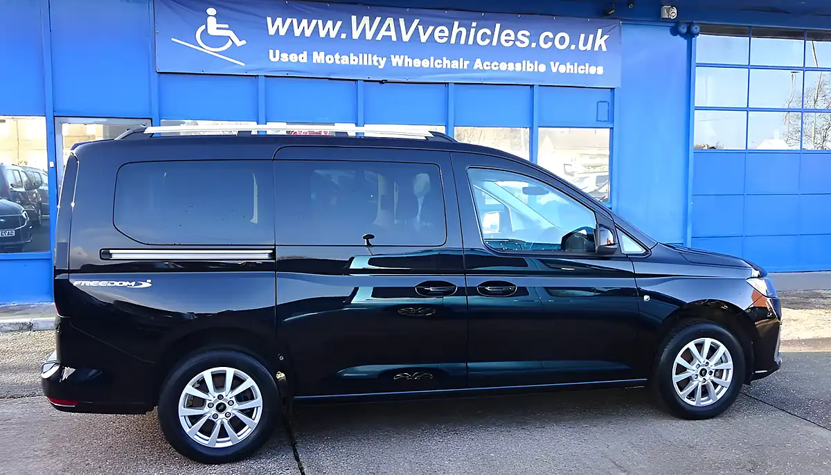 Used 2024 Ford Grand Tourneo Connect Titanium Black - Interior and Exterior details 16