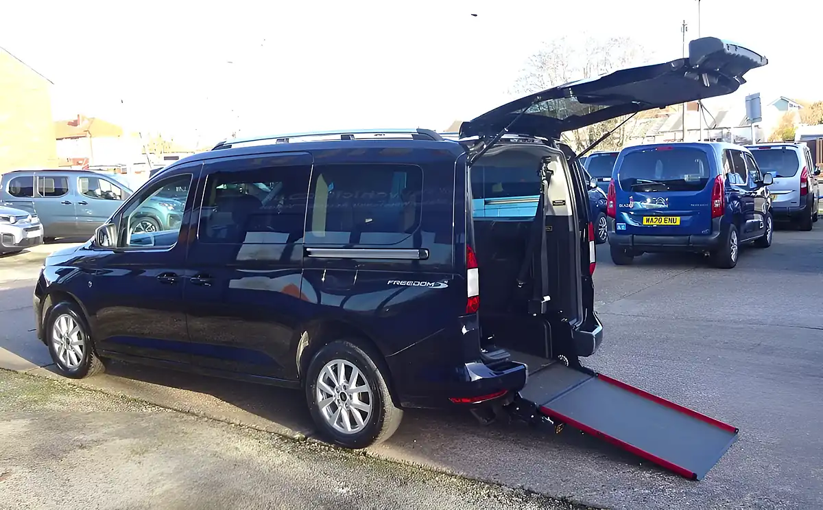Used 2024 Ford Grand Tourneo Connect Titanium Black - Interior and Exterior details 19