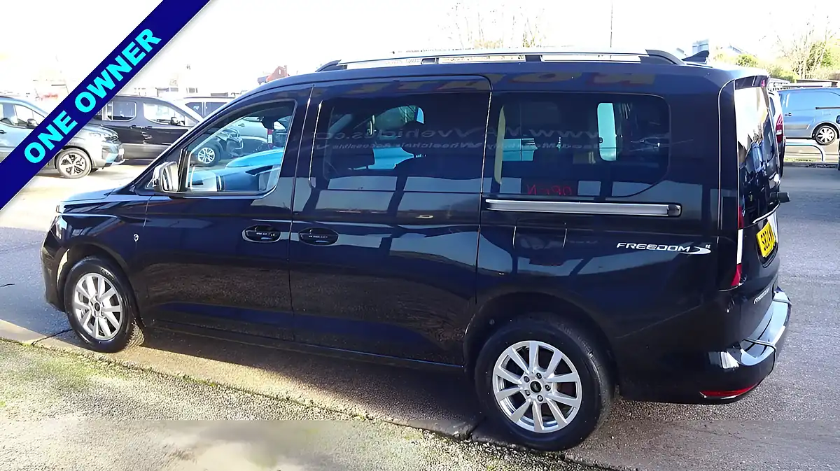 Used 2024 Ford Grand Tourneo Connect Titanium Black - Interior and Exterior details 5