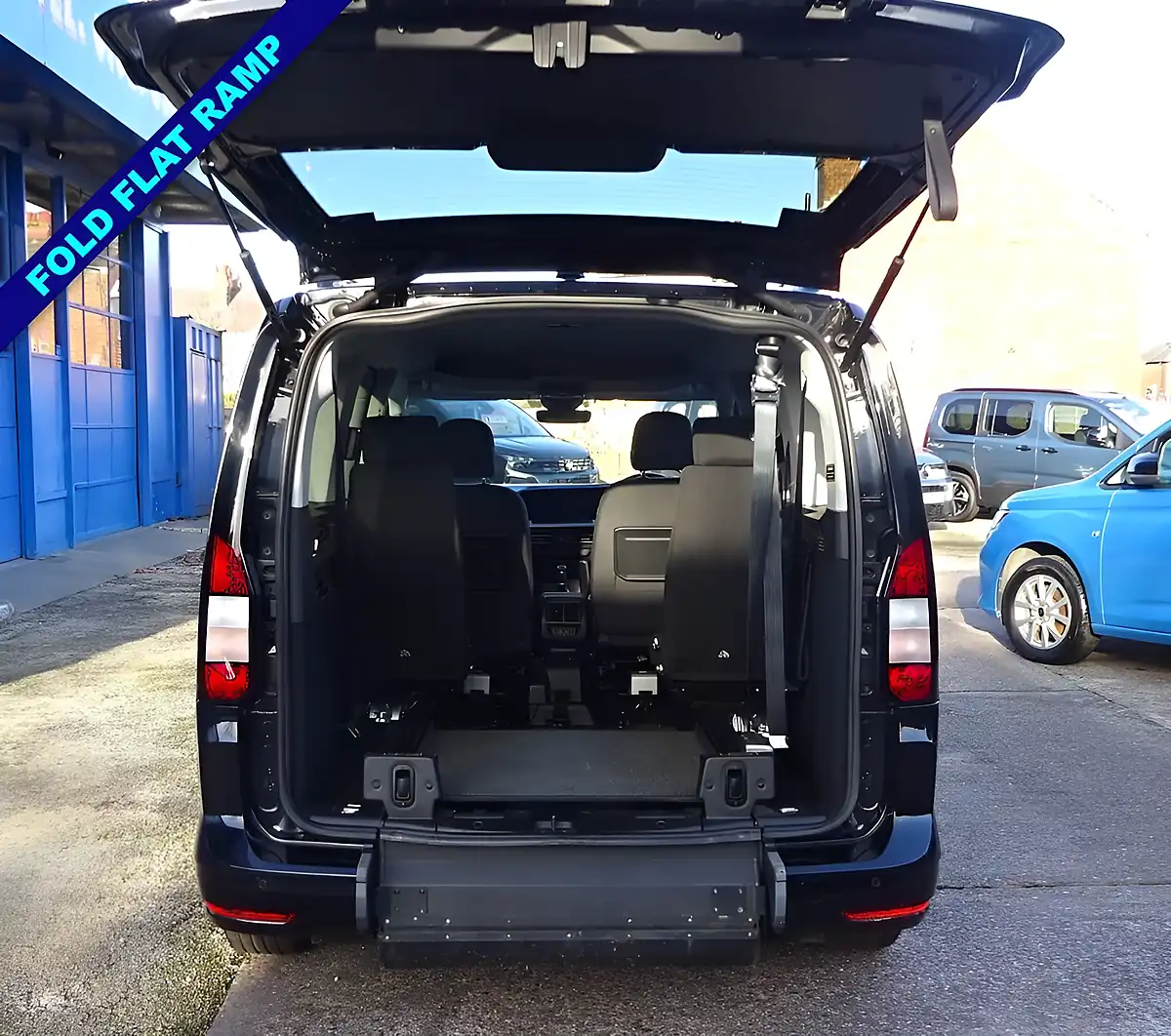 Used 2024 Ford Grand Tourneo Connect Titanium Black - Interior and Exterior details 9