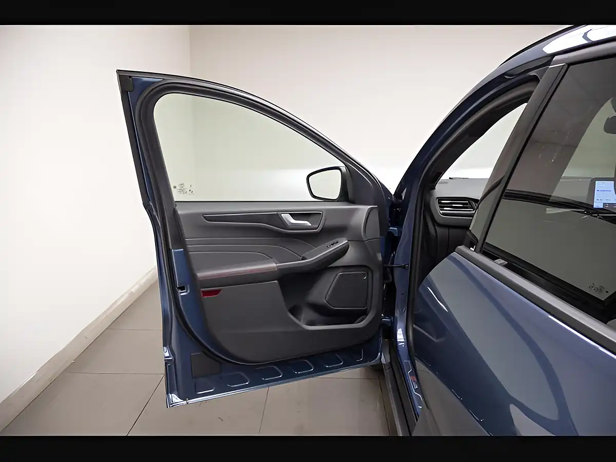 Used 2024 Ford Kuga ST-Line X Edition Blue - Interior and Exterior details 15