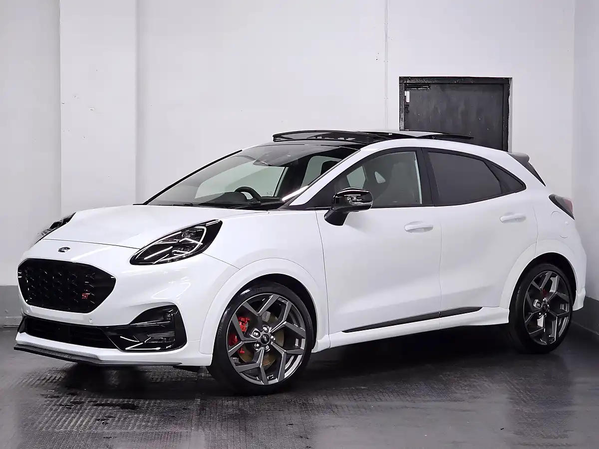 Used 2024 Ford Puma ST Frozen White - Front View
