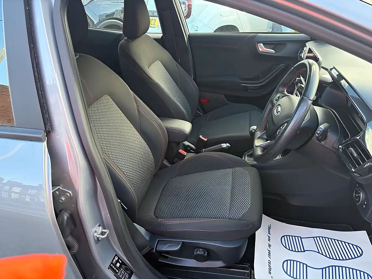 Used 2024 Ford Puma ST-Line Silver - Interior and Exterior details 10