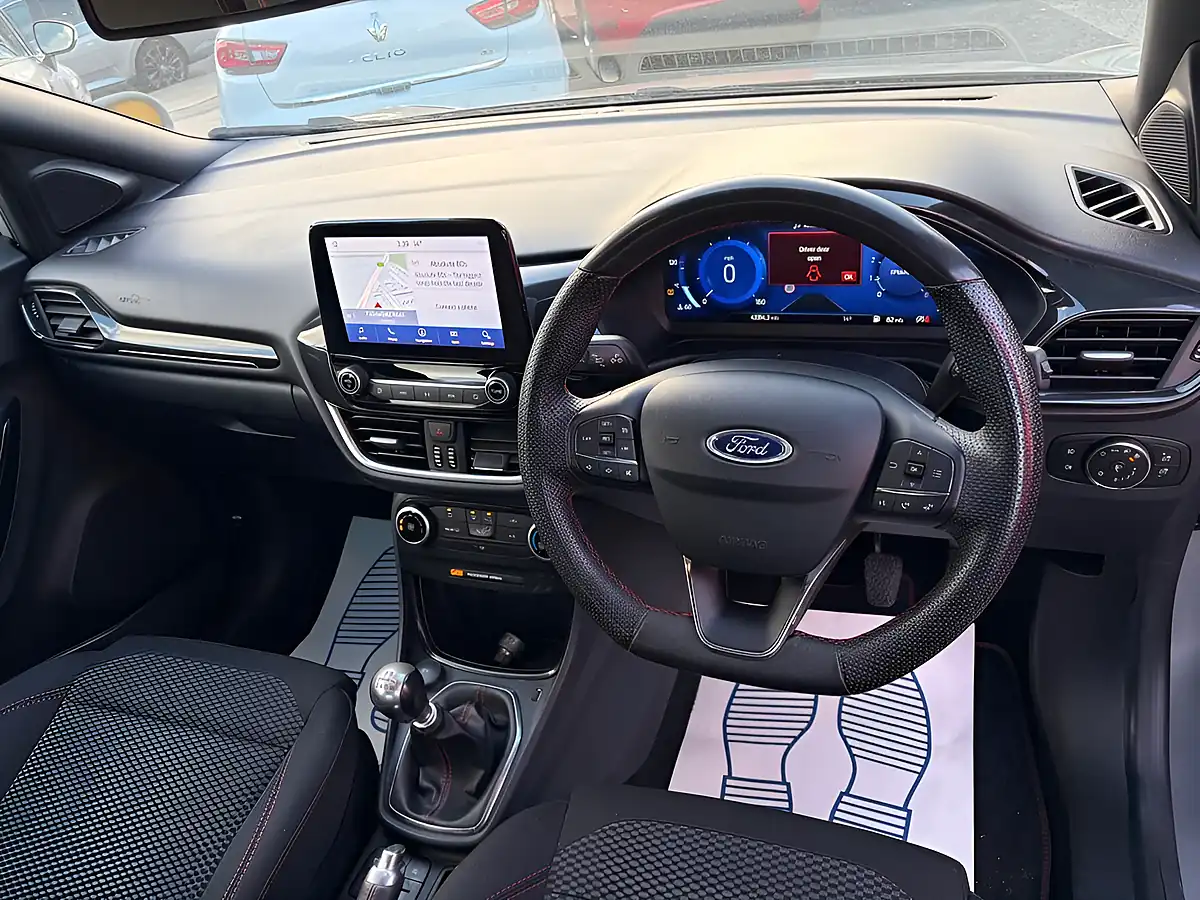 Used 2024 Ford Puma ST-Line Silver - Interior and Exterior details 15