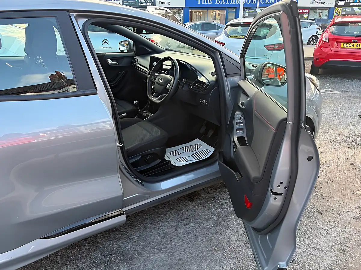 Used 2024 Ford Puma ST-Line Silver - Interior and Exterior details 9