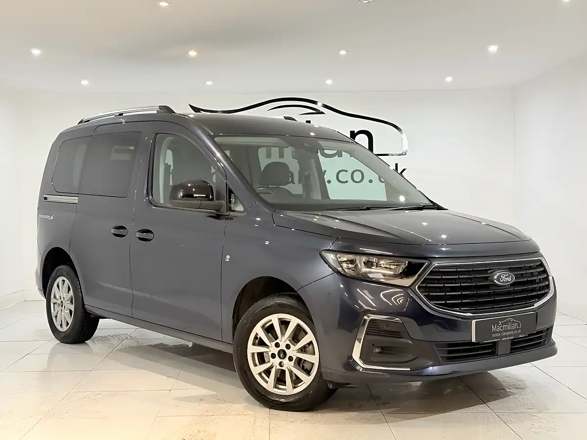 Used 2024 Ford Tourneo Connect Titanium Midnight Blue - Front View