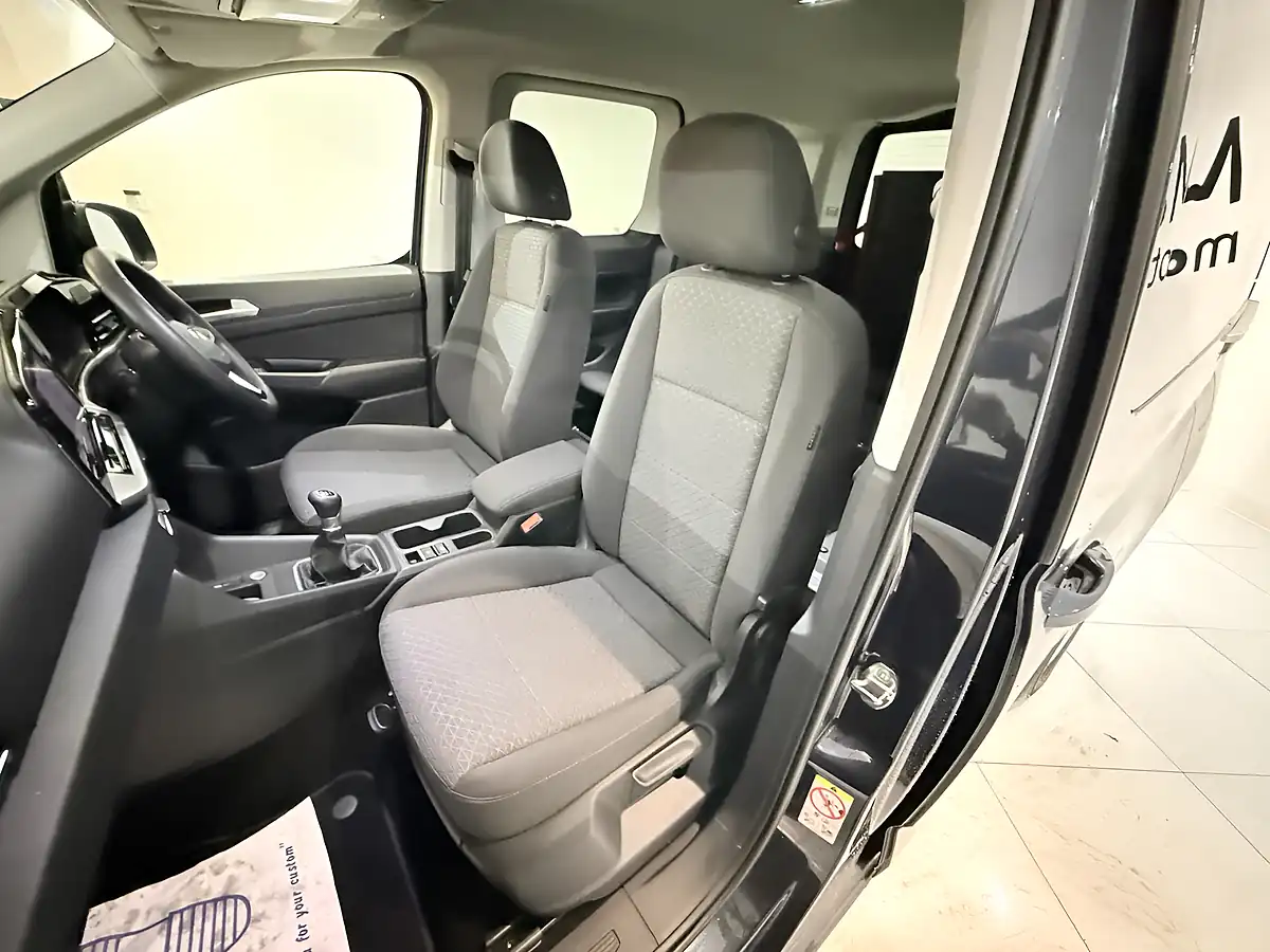 Used 2024 Ford Tourneo Connect Titanium Midnight Blue - Interior and Exterior details 13