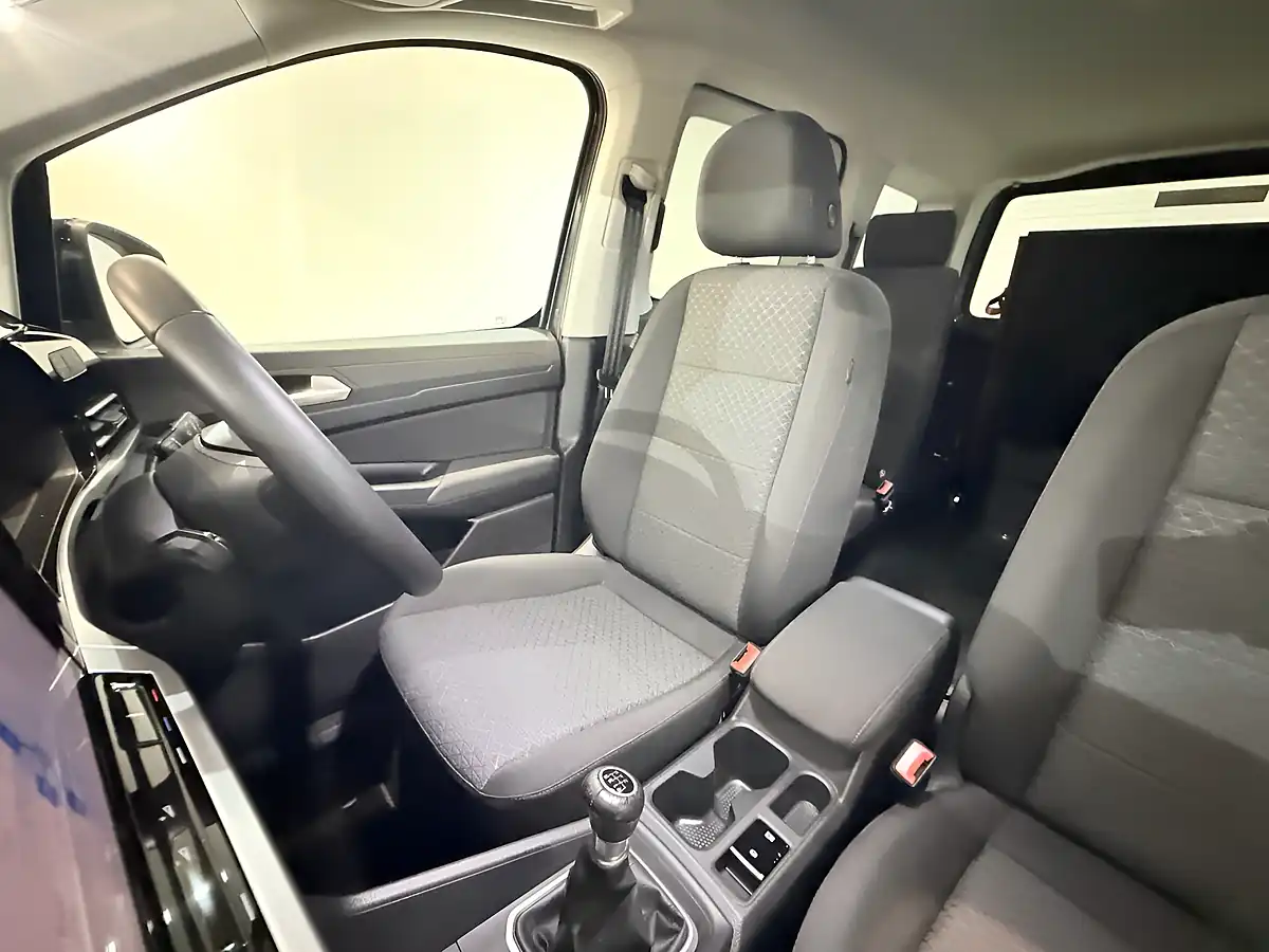Used 2024 Ford Tourneo Connect Titanium Midnight Blue - Interior and Exterior details 14