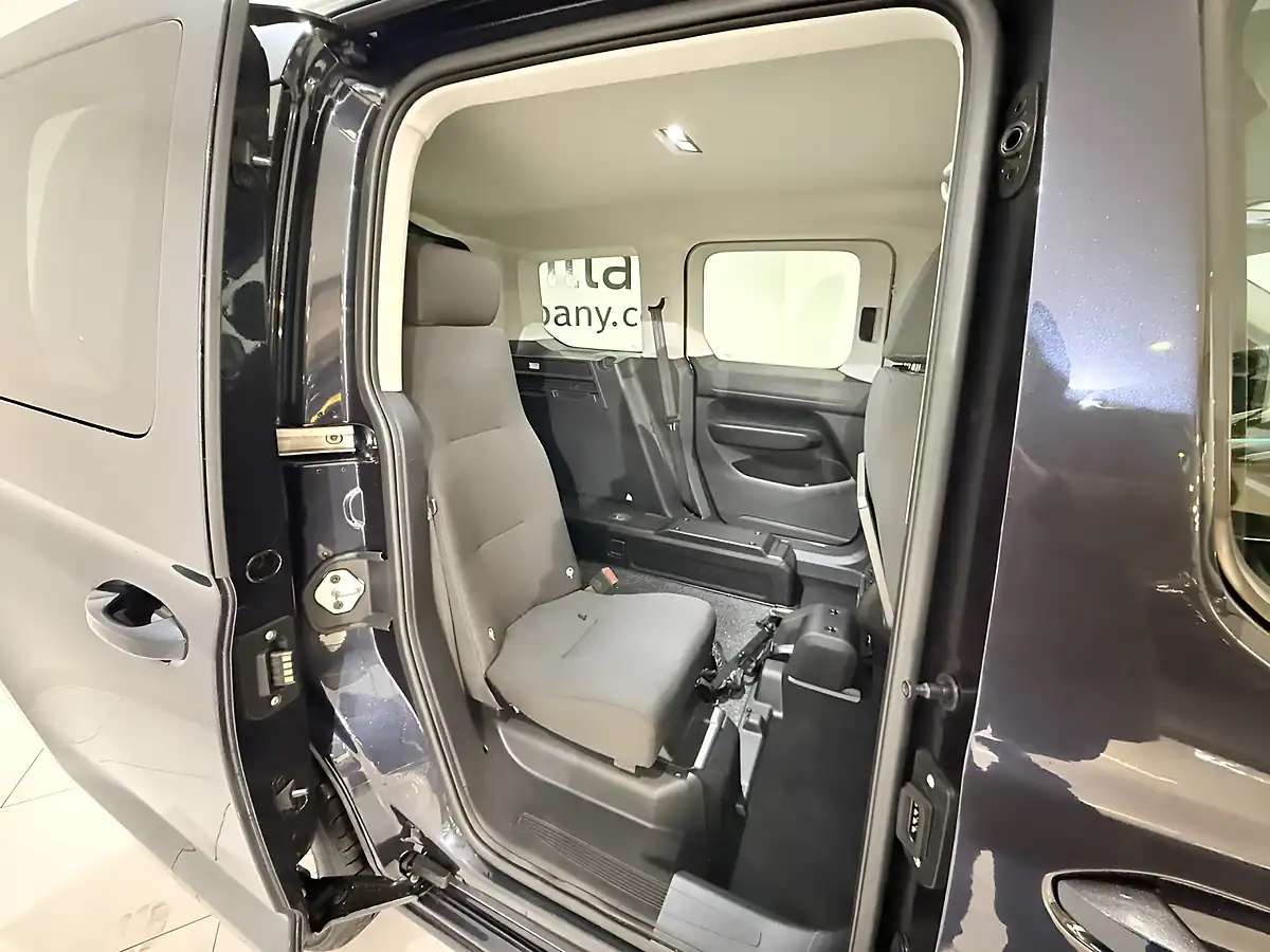 Used 2024 Ford Tourneo Connect Titanium Midnight Blue - Interior and Exterior details 15