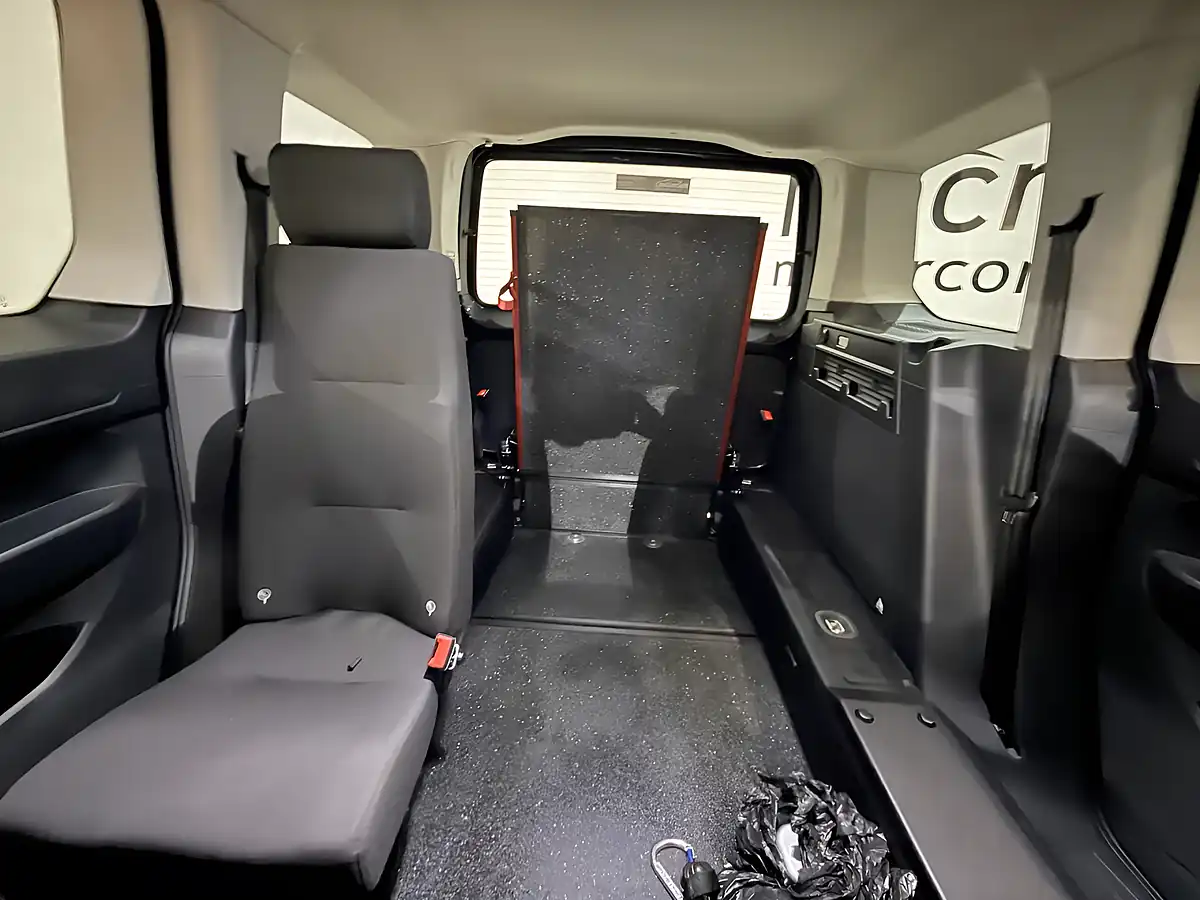 Used 2024 Ford Tourneo Connect Titanium Midnight Blue - Interior and Exterior details 20