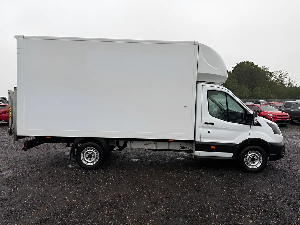 Used 2024 Ford Transit 350 Leader Luton White - Interior and Exterior details 8