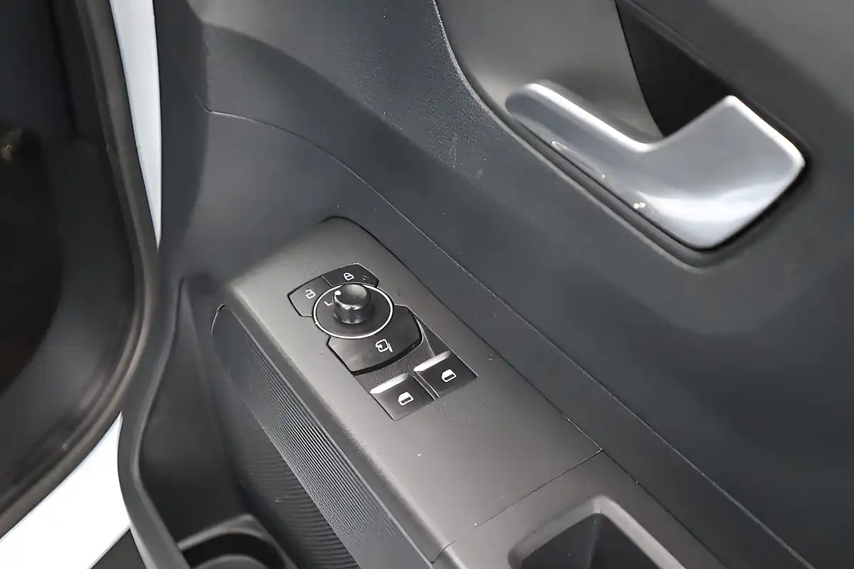 Used 2024 Ford Transit Courier Active White - Interior and Exterior details 15