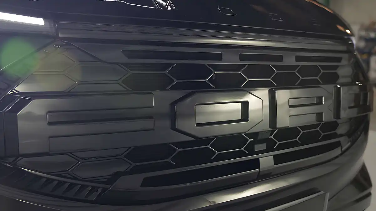 Used 2024 Ford Transit Custom 280 Limited Agate Black (metallic Colour) - Interior and Exterior details 12