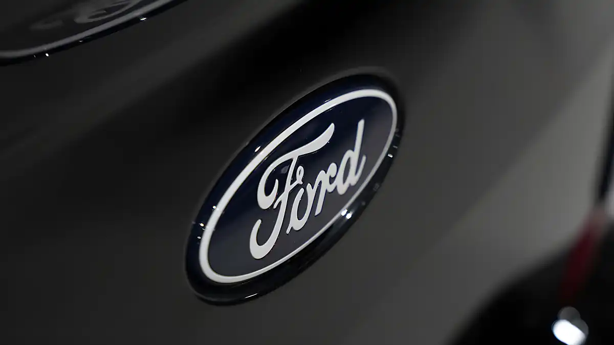 Used 2024 Ford Transit Custom 280 Limited Agate Black (metallic Colour) - Interior and Exterior details 9