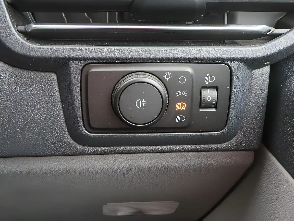 Used 2024 Ford Transit Custom Limited Frozen White - Interior and Exterior details 16