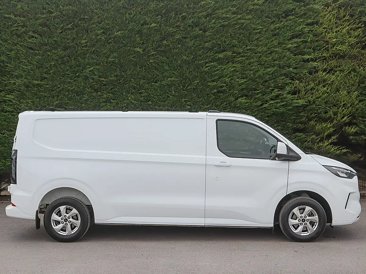 Used 2024 Ford Transit Custom Limited Frozen White - Interior and Exterior details 5