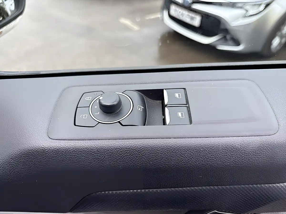 Used 2024 Ford Transit Custom Limited Frozen White - Interior and Exterior details 13