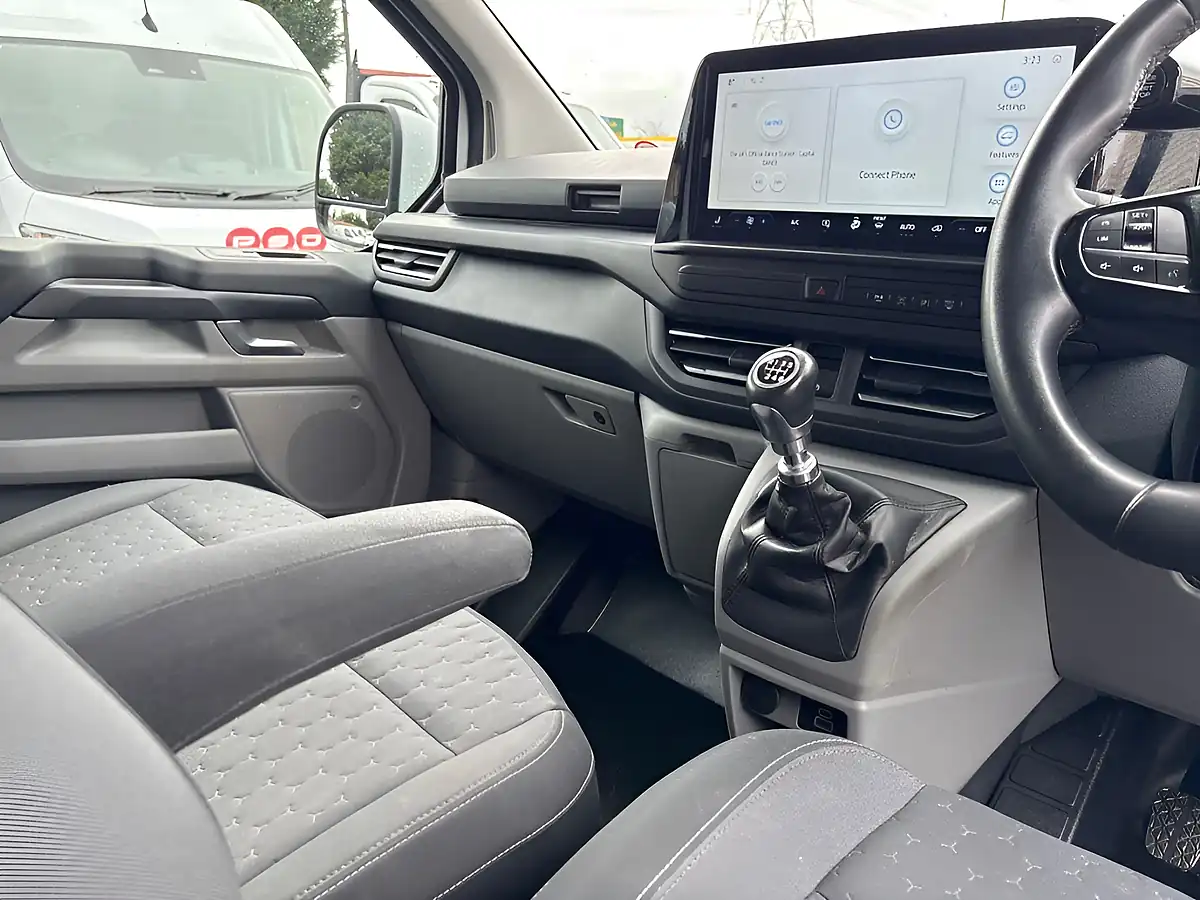 Used 2024 Ford Transit Custom Limited Frozen White - Interior and Exterior details 17