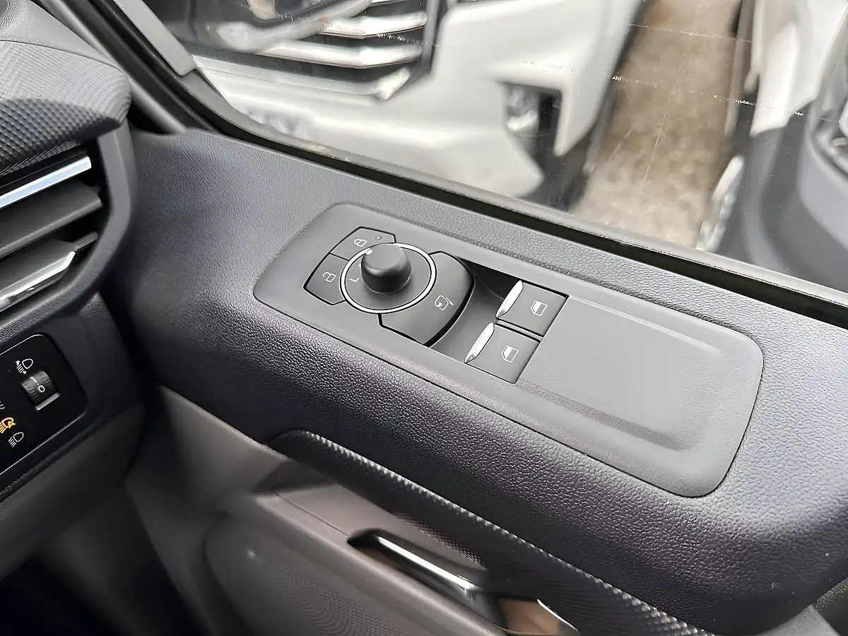 Used 2024 Ford Transit Custom Limited Frozen White (solid Colour) - Interior and Exterior details 19